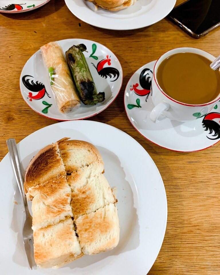 Menu sarapan dari Kedai Kopi Nam Min yang menggugah selera. (Foto: Instagram/secretofchoco)