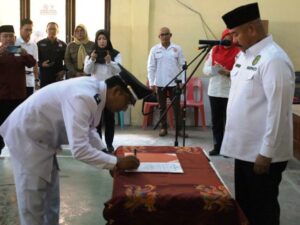 Bupati Kukar Lantik PAW Kepala Desa Purwajaya