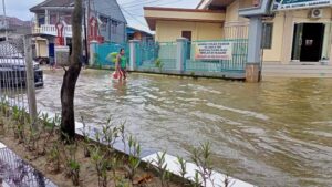 BMKG Peringatkan Potensi Cuaca Ekstrem di Kaltim: Waspada Banjir, Longsor, dan Angin Kencang!