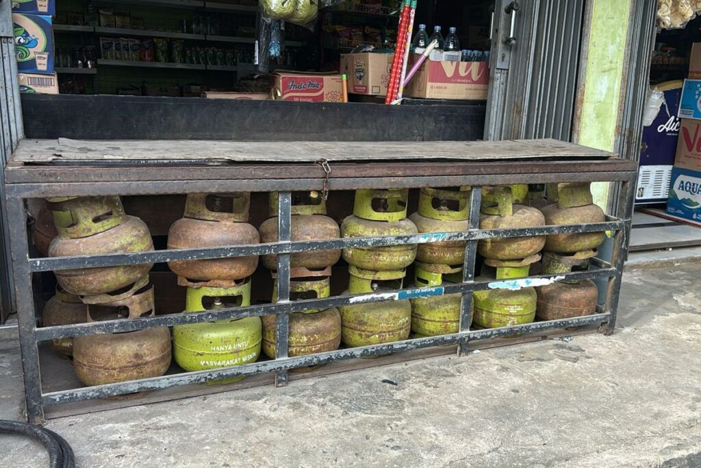 Kelangkaan Gas LPG 3 Kg di Samarinda, Warga Mengantre Berjam-jam