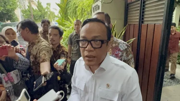 Wamenaker Klarifikasi Pernyataan Soal WNI di Luar Negeri: “Saya Bertanggung Jawab”