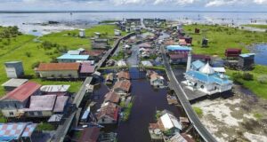 Muara Enggelam: Desa Terapung Eksotis di Tengah Perairan Kalimantan Timur