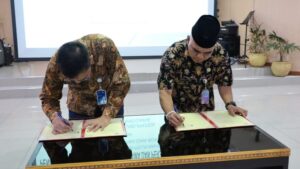 Pemkab Kukar dan PT PLN Teken Kerjasama Pengelolaan Pajak dan Listrik
