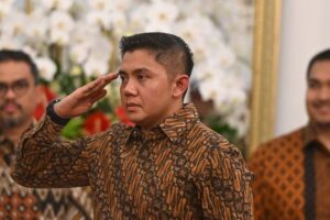 TB Hasanuddin Pertanyakan Kenaikan Pangkat Seskab Teddy Indra Wijaya yang Dianggap Janggal