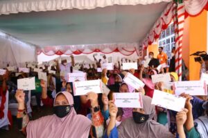 Dinsos Kukar Salurkan Bansos 2025 untuk 615 Penerima Manfaat di 19 Kecamatan