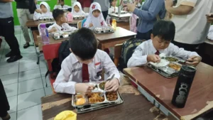 ICW Desak Hentikan Program Makan Bergizi Gratis, DPR Minta Perbaikan Bukan Pembubaran