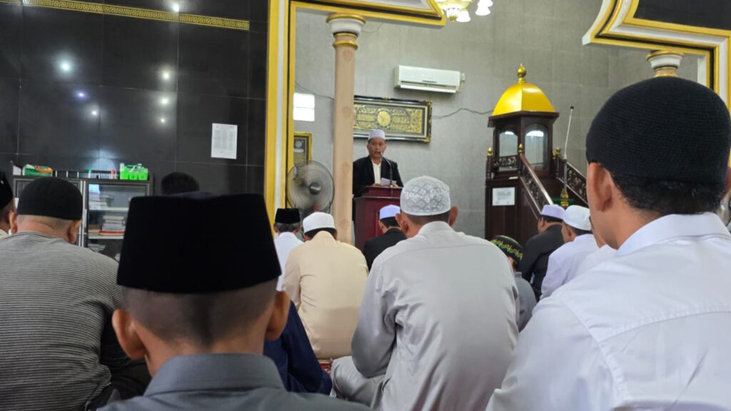 Sampaikan Sambutan dari Bupati, Camat Tenggarong Ajak Masyarakat Bersyukur
