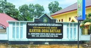 Kepala Desa Batuah Bacakan Sambutan Bupati Kukar Saat Salat Idulfitri