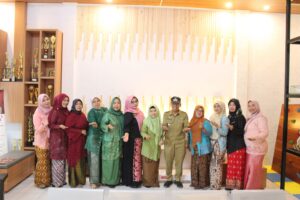 Peringati Hari Kartini, ASN Perempuan di Kecamatan Loa Janan Tampil Anggun dengan Kebaya Nasional