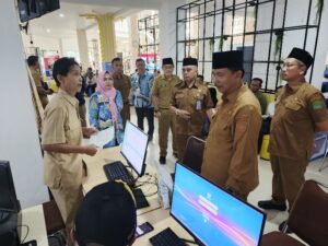 Hari Pertama Kerja Usai Lebaran, Sekda Kukar Sidak Pelayanan Publik di MPP