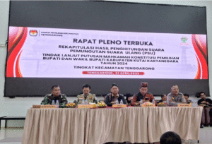 Camat Tenggarong Buka Rapat Pleno Rekapitulasi Suara PSU Pilkada Kukar