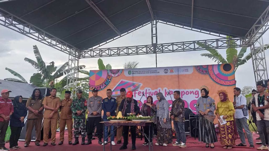 Desa Jembayan Tengah Rayakan HUT ke-19 Lewat Festival Budaya Kampong Seraong