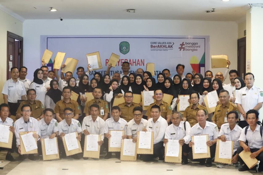 Dispar Kukar Serahkan SK Penugasan kepada Puluhan P3K