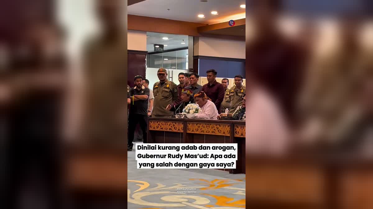 Gubernur Kaltim Rudy Mas’ud berdialog dengan demonstran di Kantor Gubernur Kaltim, Samarinda.