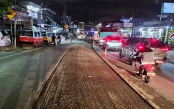 Jalan Soekarno-Hatta Km 4 Balikpapan Diperbaiki dengan Aspal Premium, Pengerjaan Malam Hari