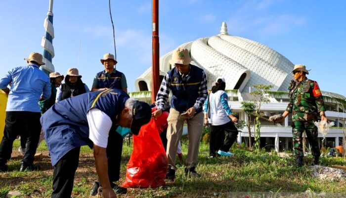 330 Kg Sampah Terkumpul di Kawasan Masjid Negara IKN, Basuki Tekankan Gaya Hidup Bersih